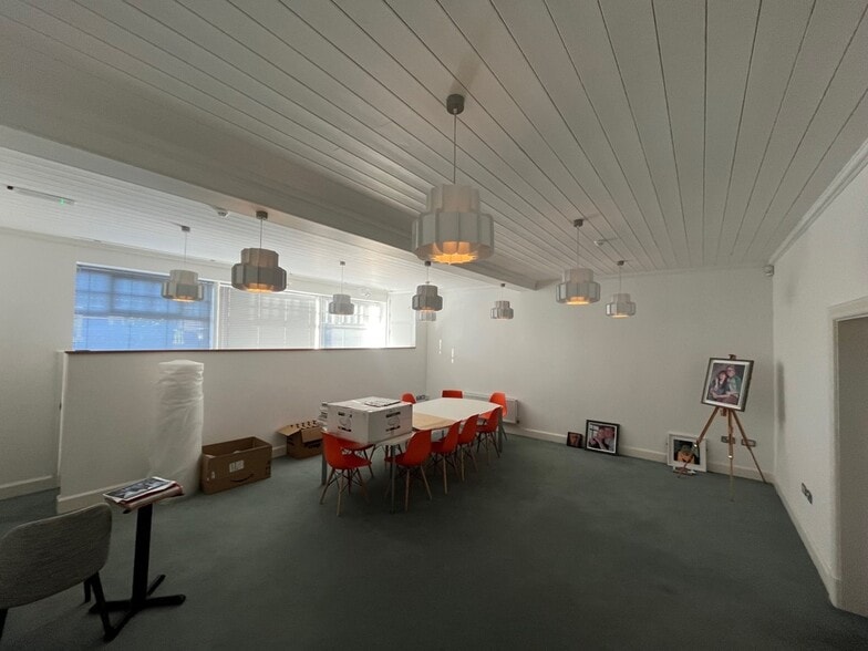 2 Cross St, Enderby for lease - Interior Photo - Image 2 of 9