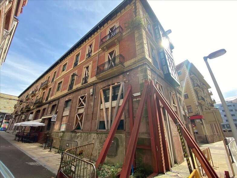 Retail in Torrelavega for sale - Building Photo - Image 1 of 16