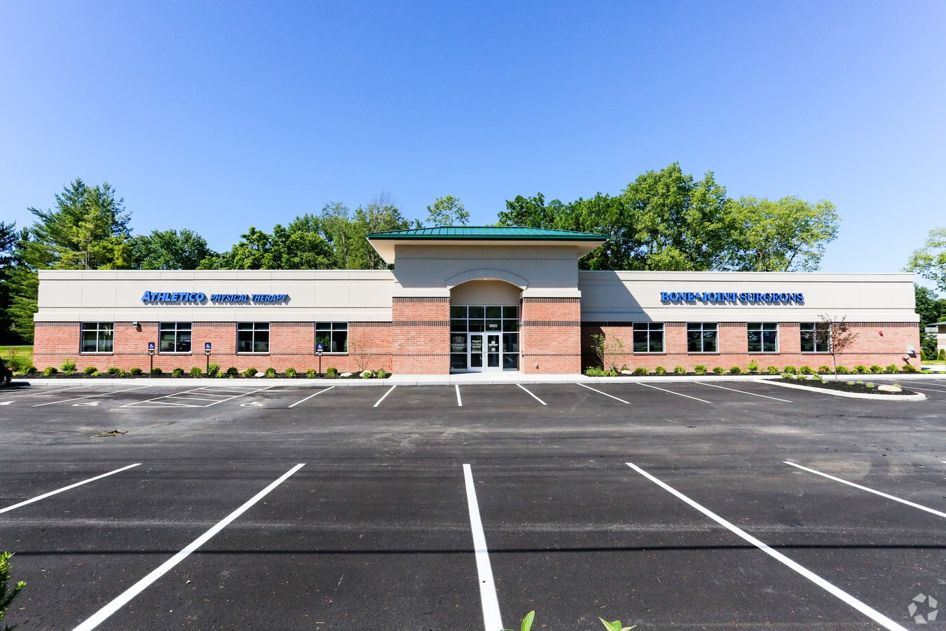 8805 N Main St, Dayton, OH 45415