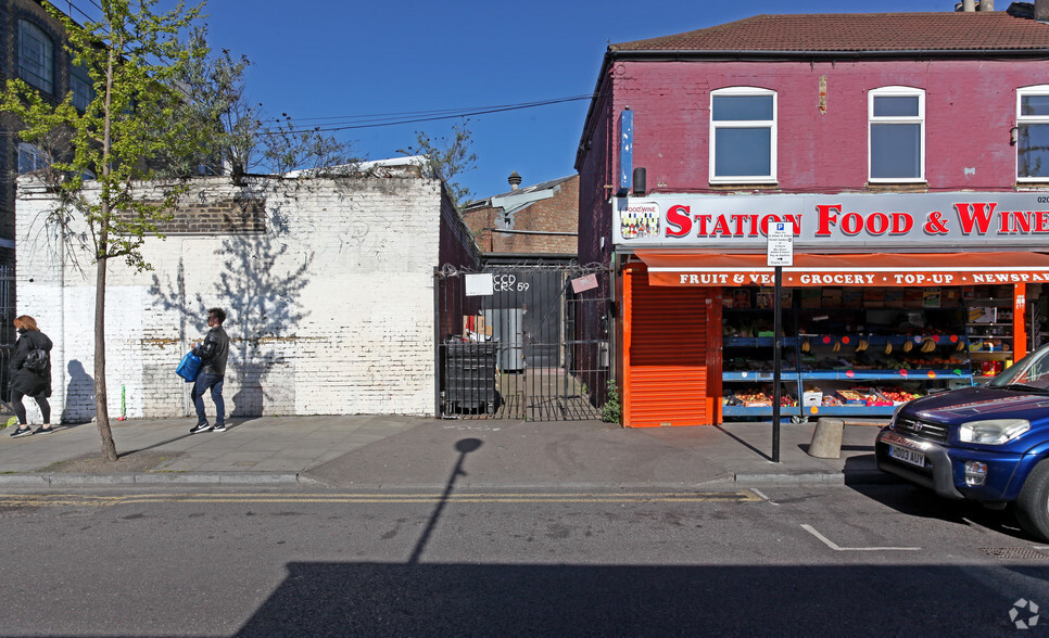 59 Wallis Rd, London for lease - Primary Photo - Image 1 of 5