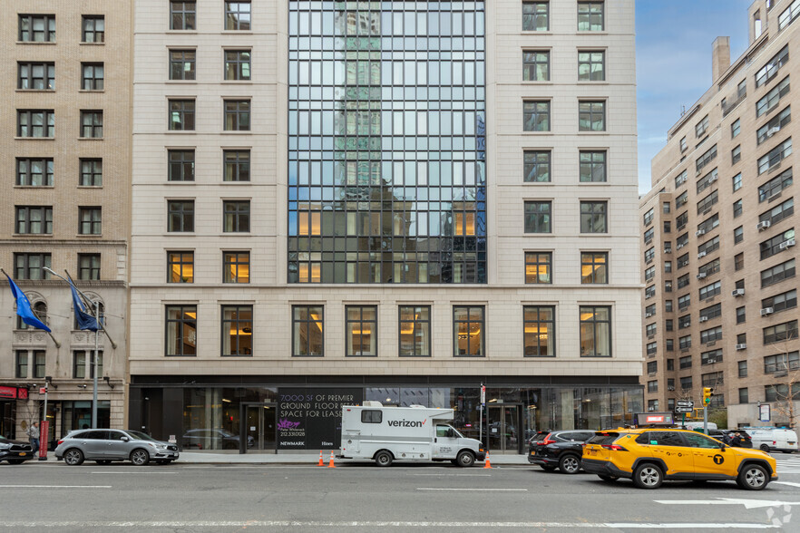 685 Lexington Ave, New York, NY for lease - Building Photo - Image 3 of 6