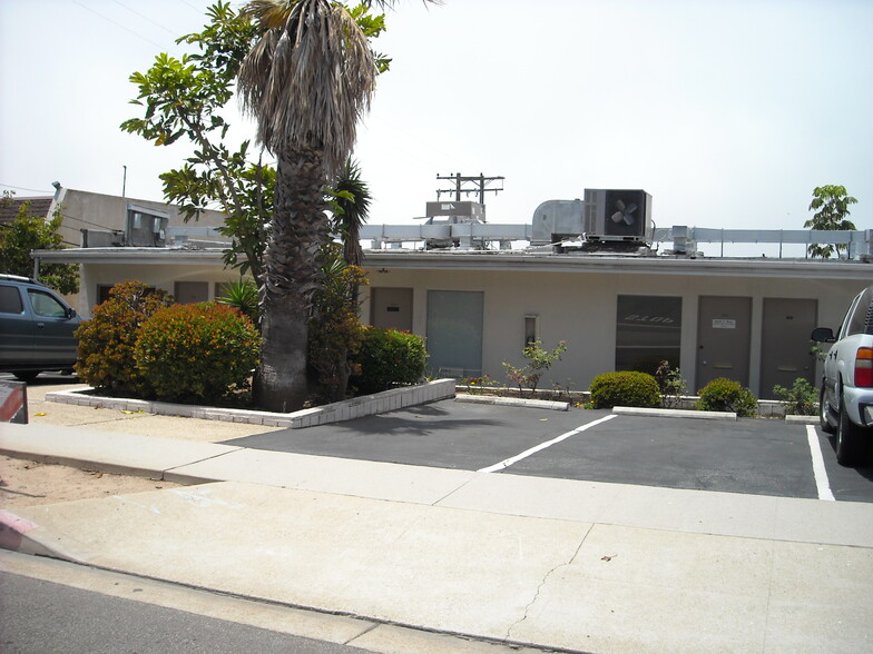 2100 N Sepulveda Blvd, Manhattan Beach, CA for lease - Building Photo - Image 3 of 4