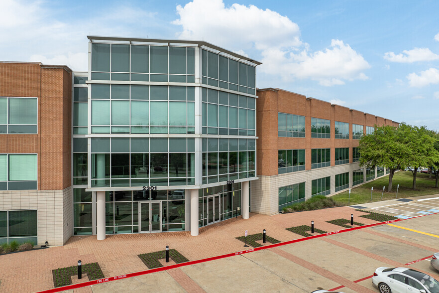 2301 W Plano Pky, Plano, TX for lease - Building Photo - Image 1 of 12