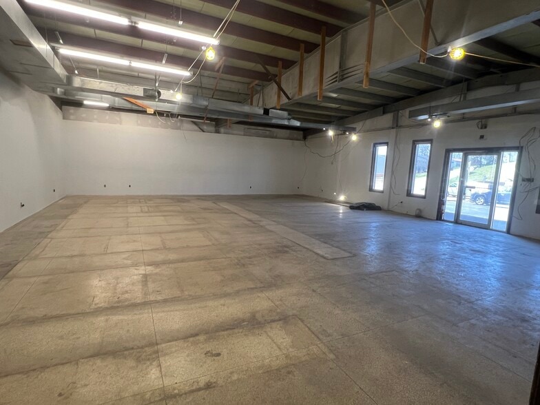 9120 Perry Hwy, Pittsburgh, PA for lease - Building Photo - Image 3 of 13