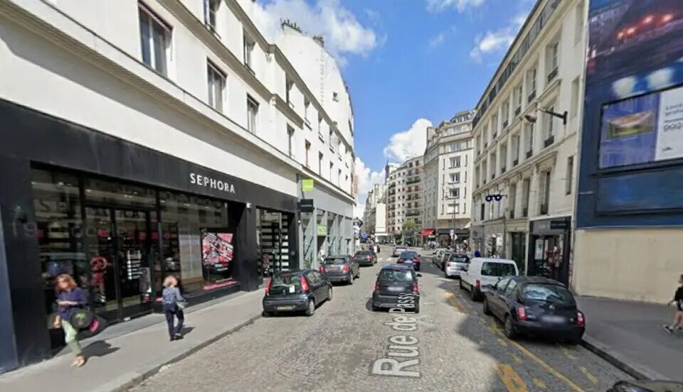Retail in Paris for lease Building Photo- Image 1 of 2