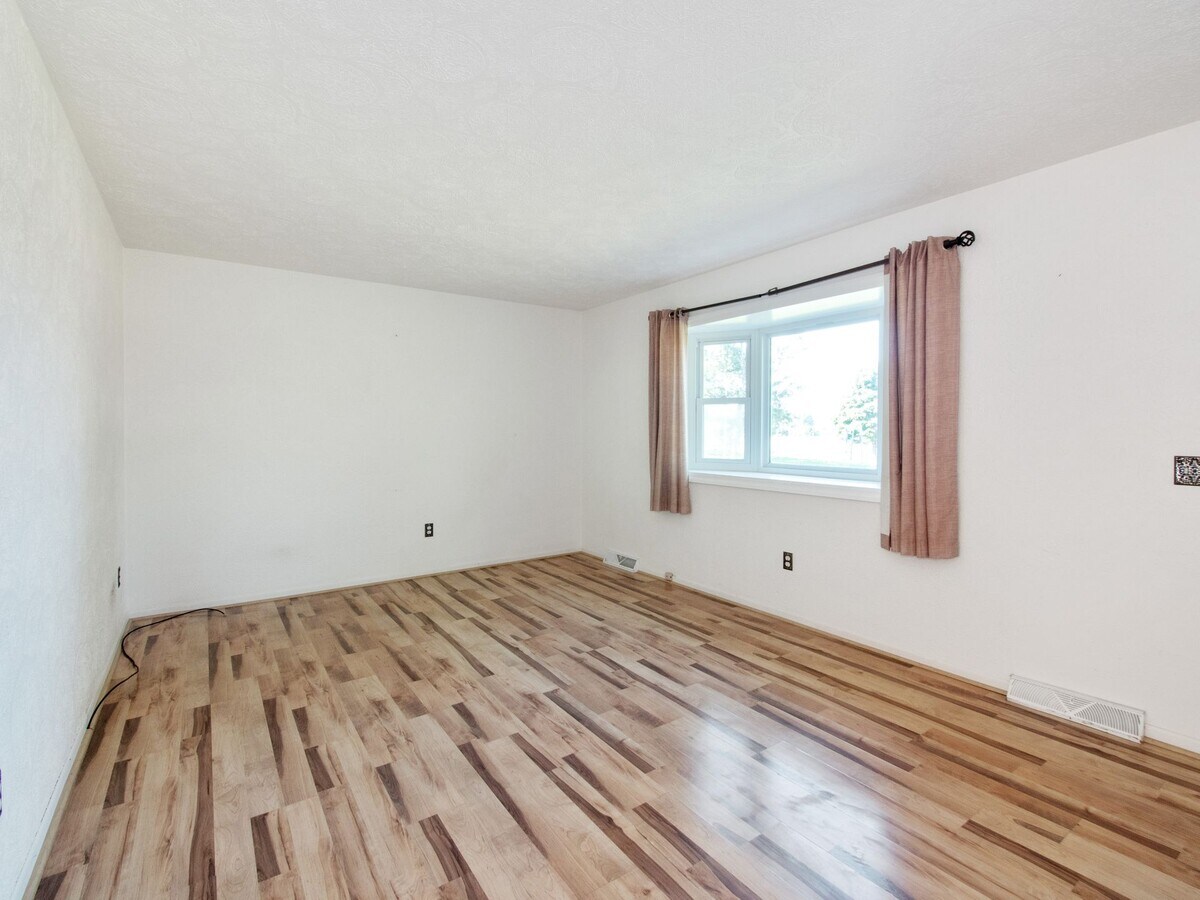 6490 Eastlawn Ave, Clarkston, MI 48346