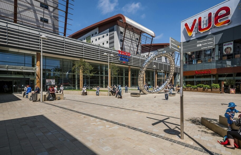 Trinity Sq, Gateshead for lease - Building Photo - Image 2 of 4