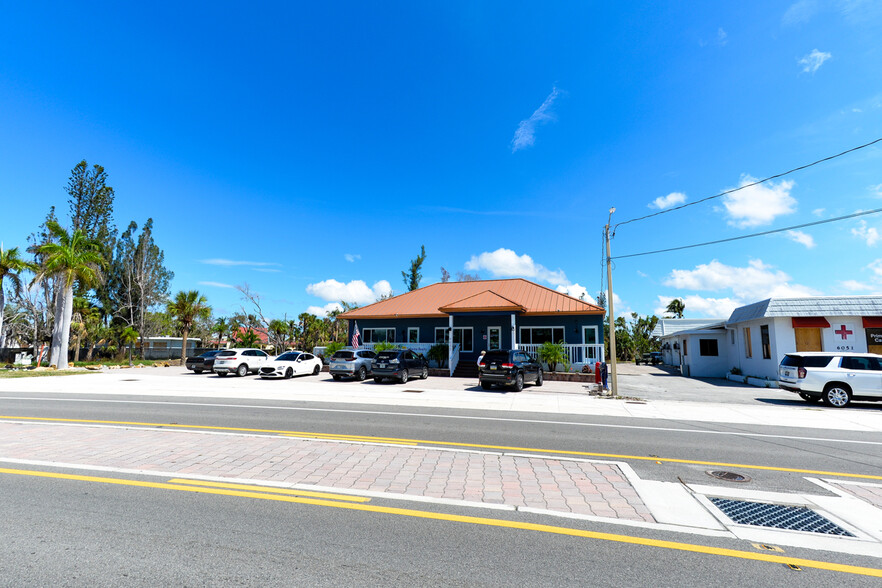 6035 Estero Blvd, Fort Myers, FL for sale - Building Photo - Image 2 of 8