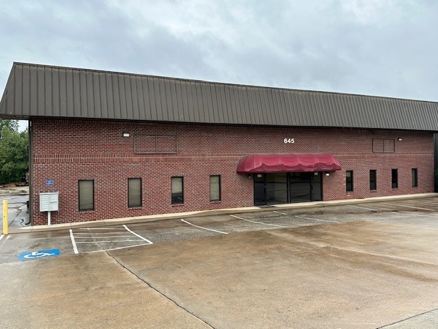 645-647 Red Oak Rd, Stockbridge, GA for lease - Building Photo - Image 1 of 10