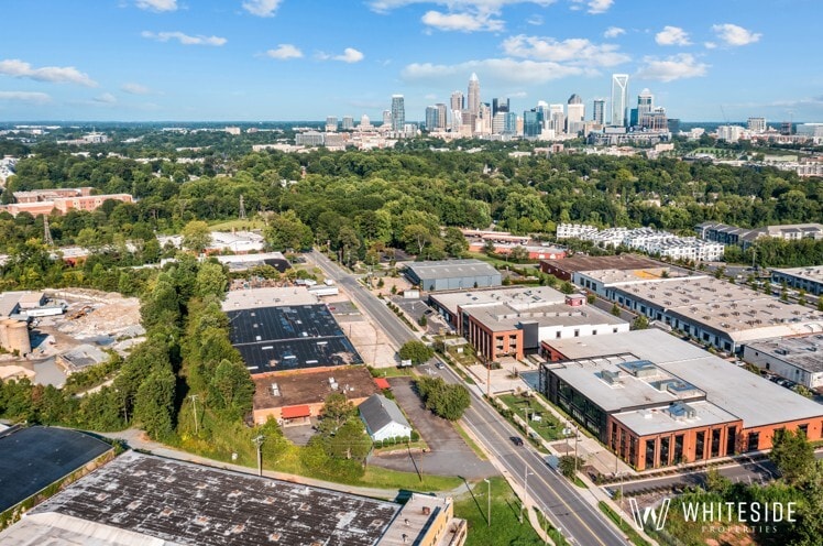 1020 Tuckaseegee portfolio of 2 properties for sale on LoopNet.com - Building Photo - Image 2 of 3