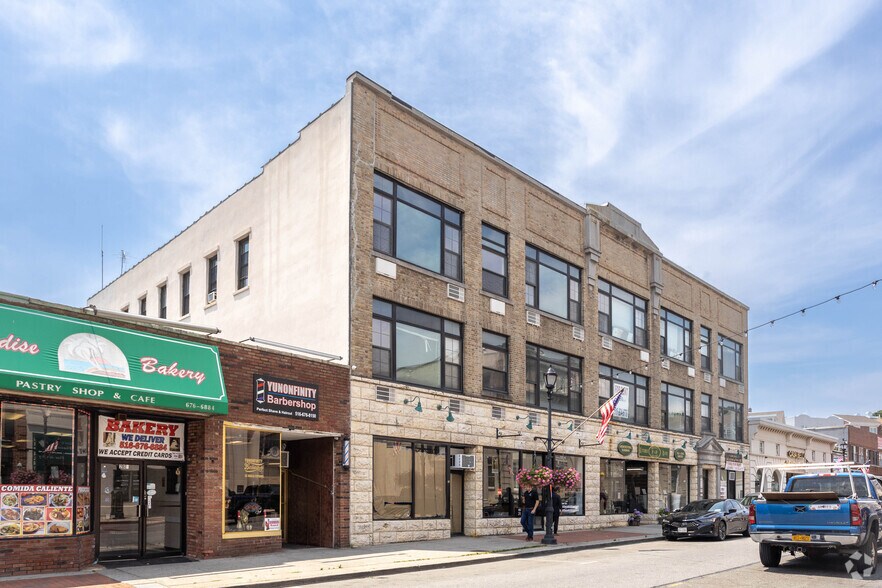 1420 Glen St, Glen Cove, NY 11542