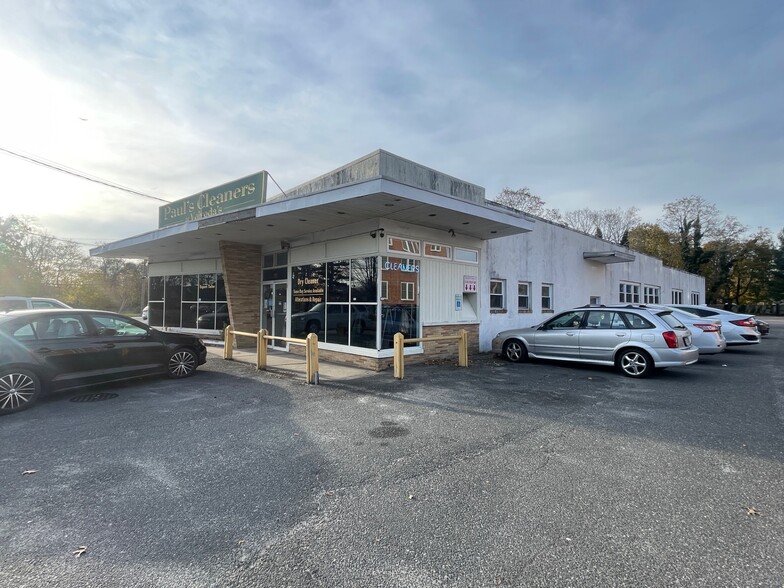 712 E Main St, Riverhead, NY for sale - Building Photo - Image 2 of 7