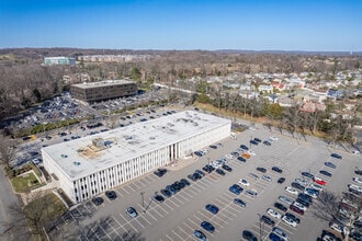 5 Dakota Dr, Lake Success, NY - AERIAL map view