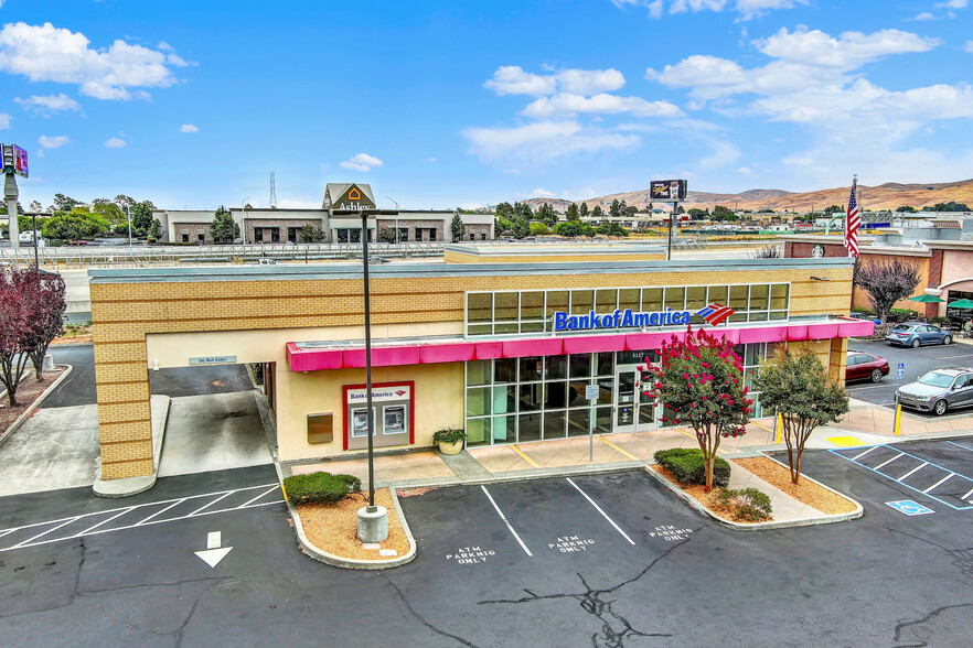 5117 Business Center Dr, Fairfield, CA for lease - Building Photo - Image 3 of 9