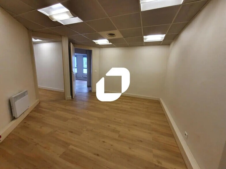 Office in Noisy-le-Grand for lease - Interior Photo - Image 3 of 11