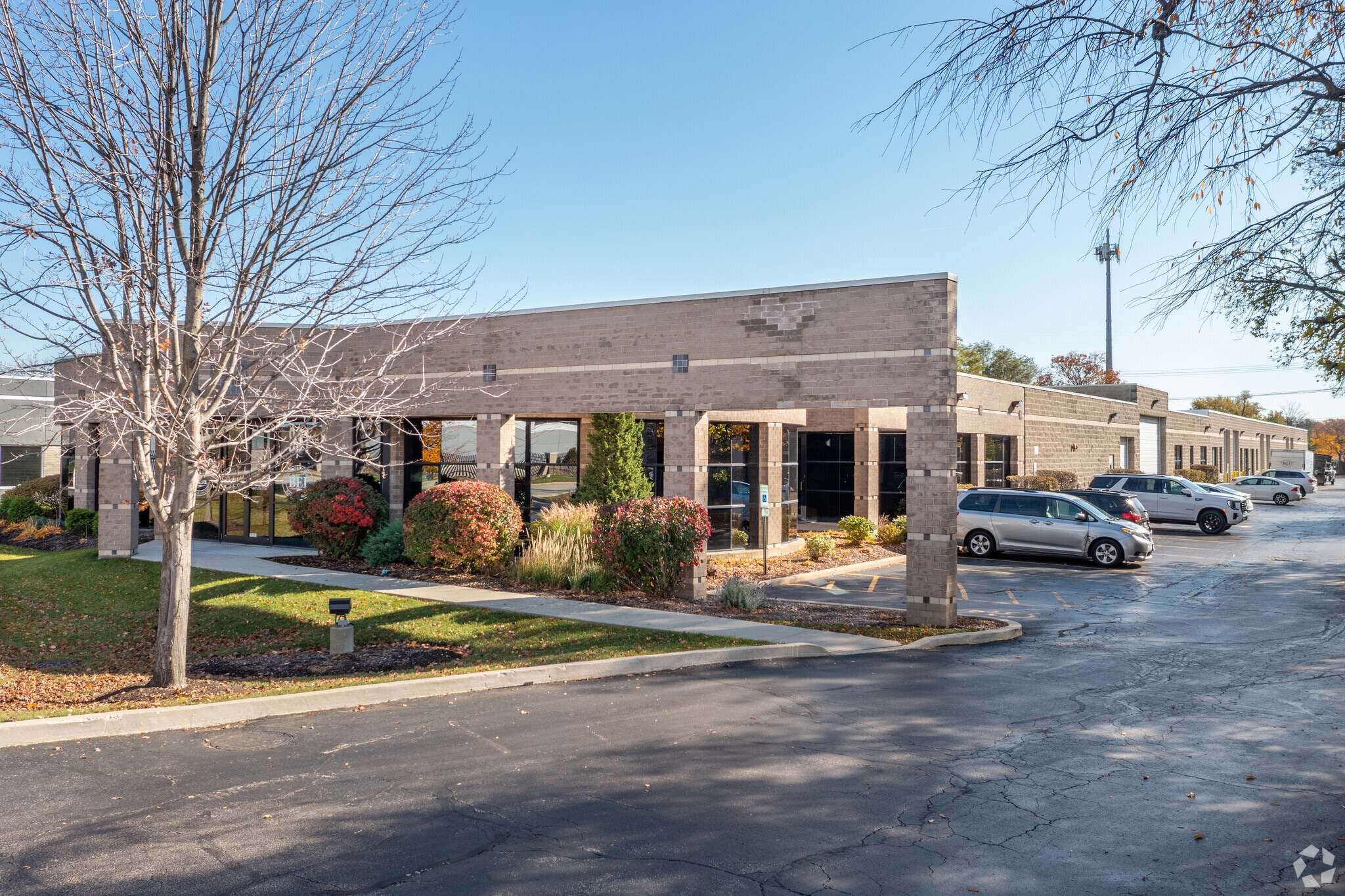 837 Oakton St, Elk Grove Village, IL for lease Building Photo- Image 1 of 7