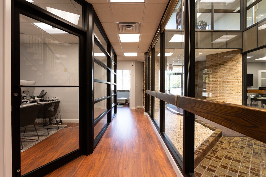 10 Maple St, Port Washington, NY for lease - Building Photo - Image 3 of 9