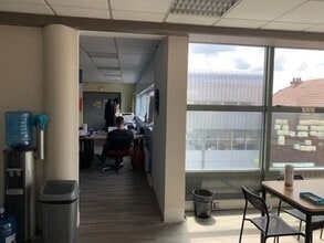 102 A Avenue Henri Barbusse, Colombes for lease Interior Photo- Image 2 of 10