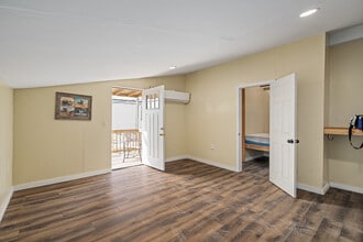 319 W 79th Ter, Kansas City, MO for lease Interior Photo- Image 2 of 6