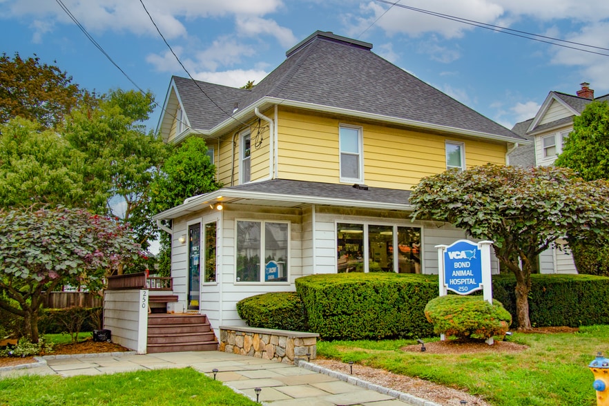 250 Central Ave, White Plains, NY for sale - Building Photo - Image 1 of 3