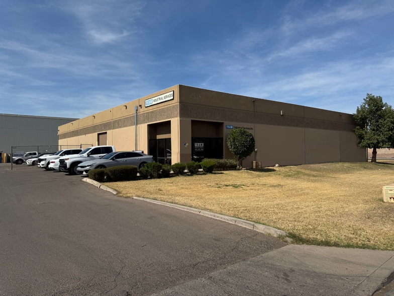 2514 N 33rd Ave, Phoenix, AZ for lease - Building Photo - Image 1 of 6