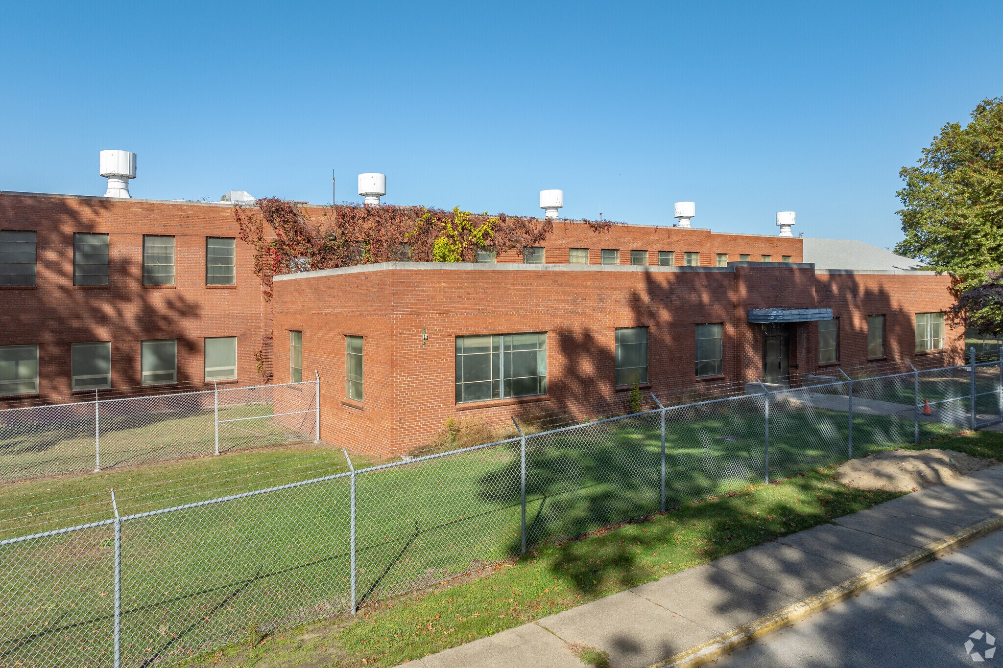 880 Maple Ave, Conneaut, OH for sale Primary Photo- Image 1 of 1