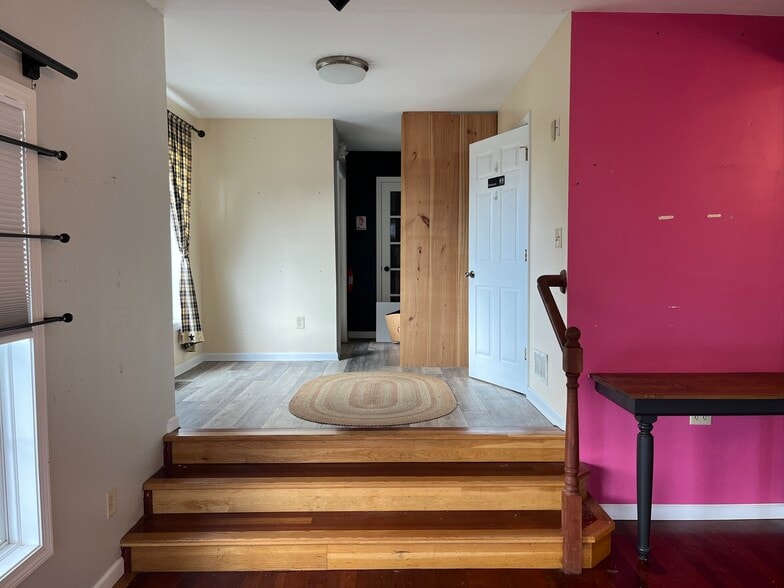 27 S Main St, East Windsor, CT for lease - Building Photo - Image 2 of 21