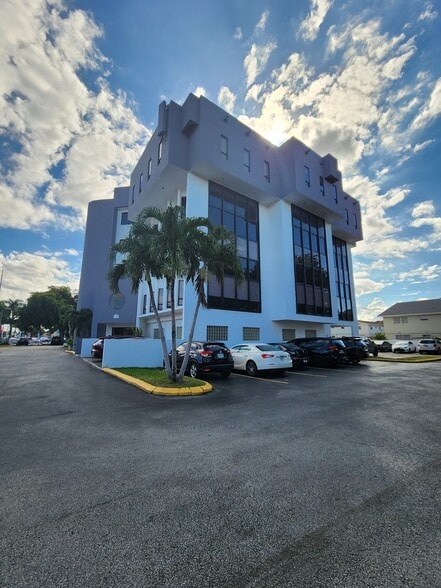 4160 W 16th Ave, Hialeah, FL for lease - Building Photo - Image 3 of 10