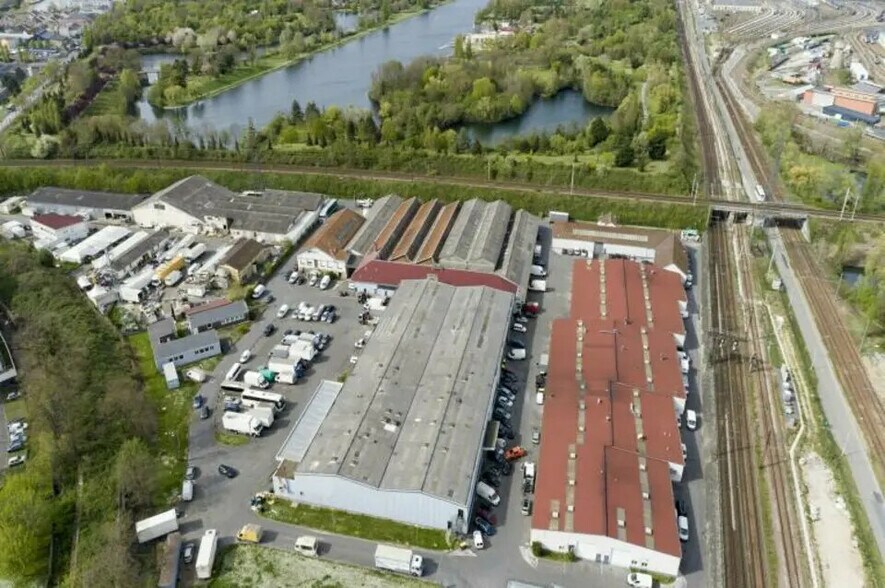 Flex in Villeneuve-Saint-Georges for lease - Aerial - Image 3 of 4