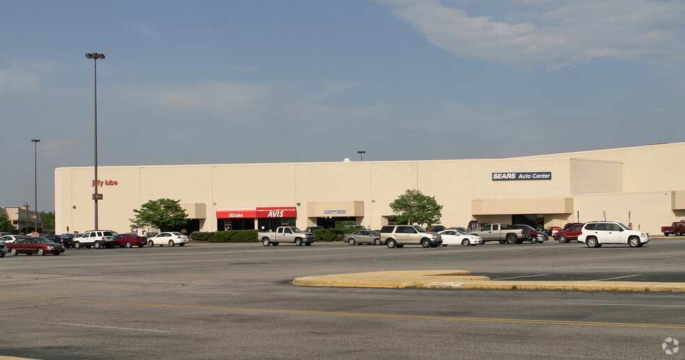 102-419 Cross Creek Mall, Fayetteville, NC for sale - Building Photo - Image 1 of 1