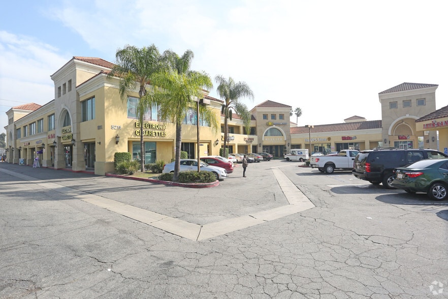 5201-5211 E Washington Blvd, Commerce, CA for lease - Primary Photo - Image 1 of 9