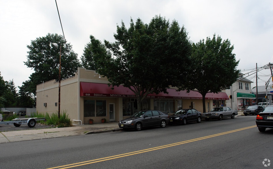 648-654 Ridge Rd, Lyndhurst, NJ for lease - Building Photo - Image 2 of 2