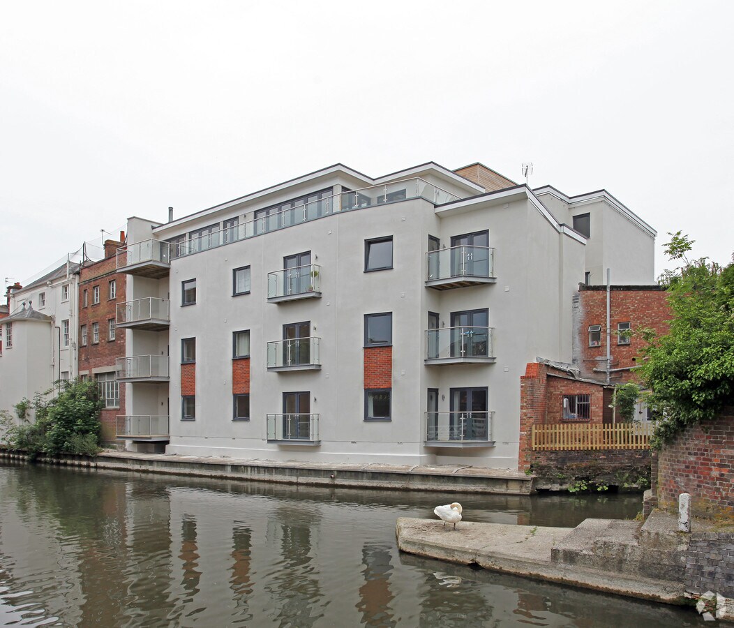 West Mills, Newbury, RG14 5HP