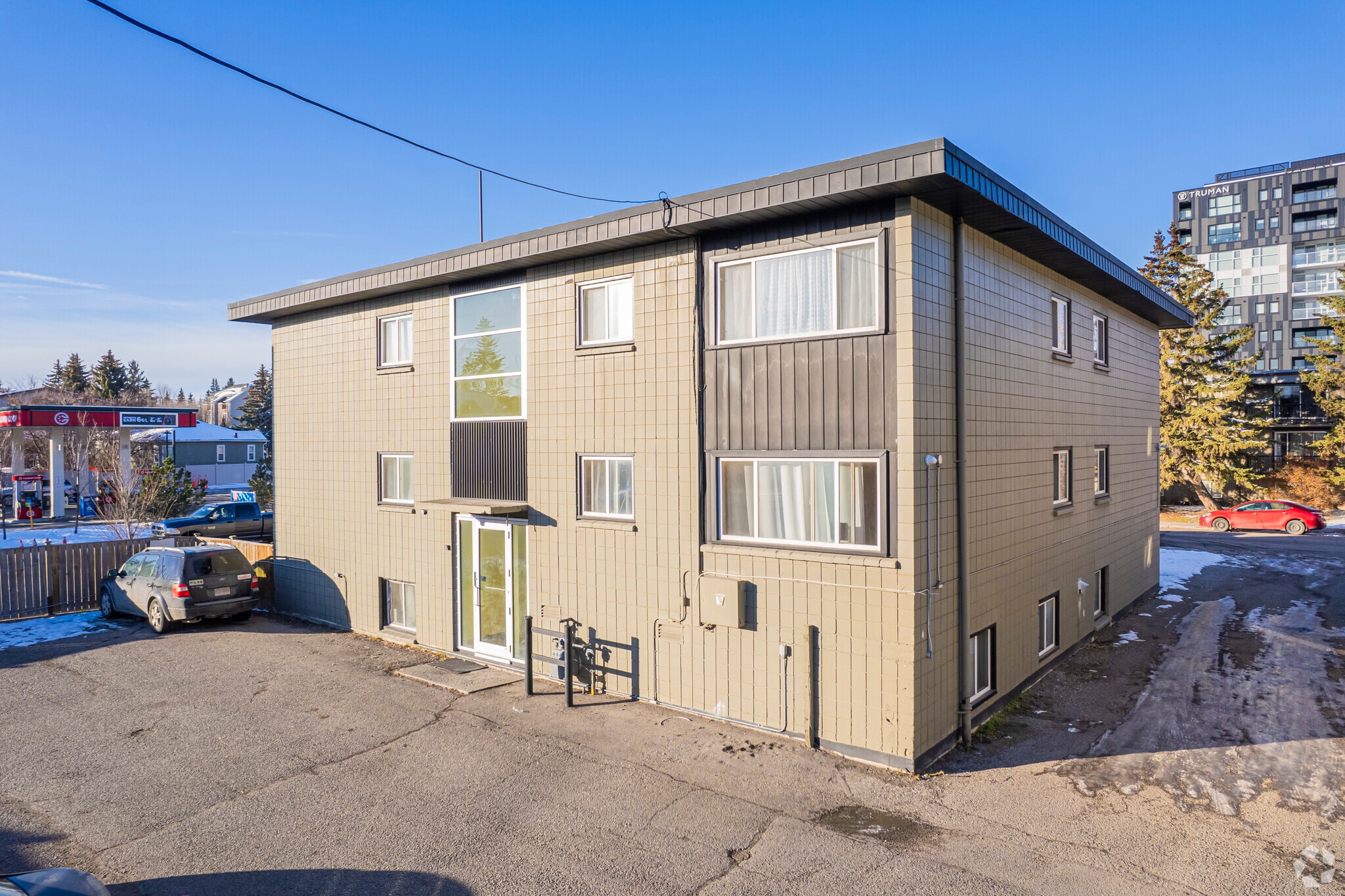 1740-1744 28th St SW, Calgary, AB for sale Primary Photo- Image 1 of 1