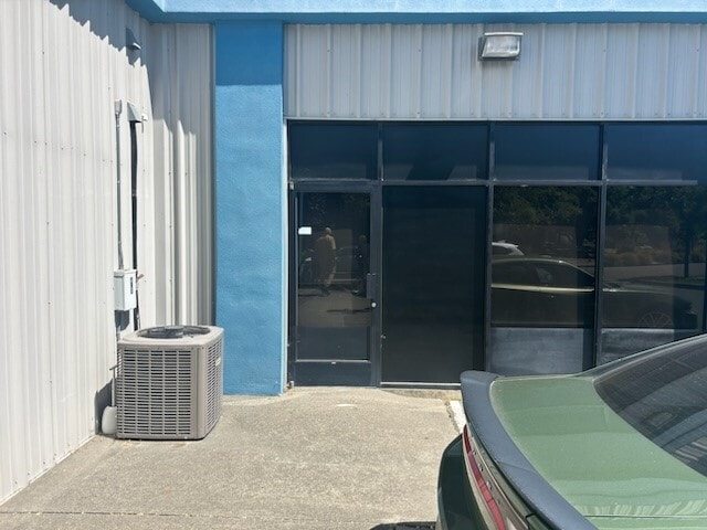 450 Aaron St, Cotati, CA for lease - Building Photo - Image 2 of 12