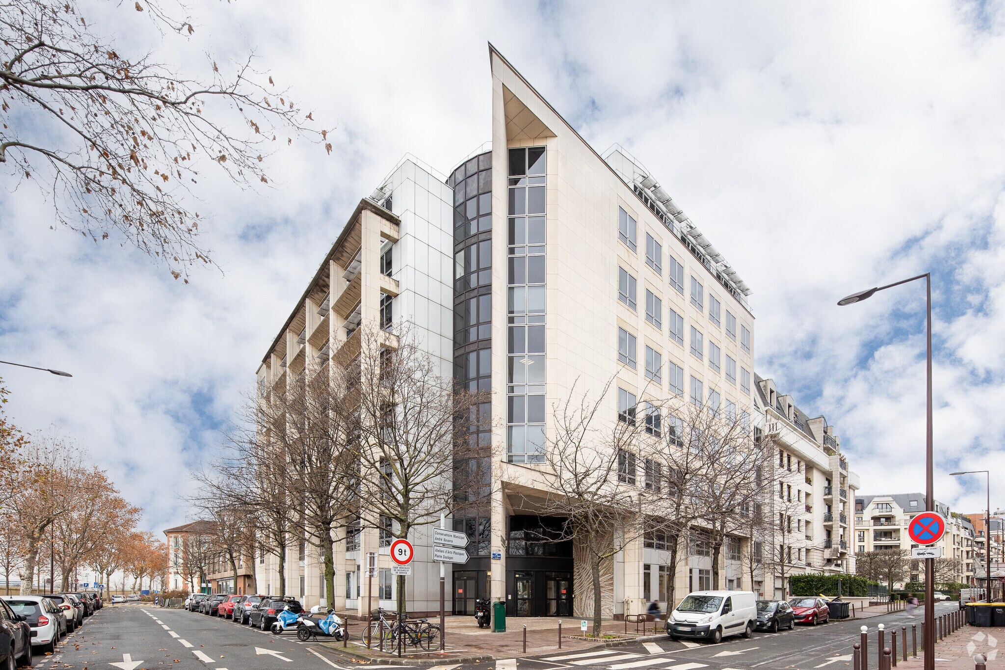 Office in Charenton-le-Pont for lease Primary Photo- Image 1 of 6