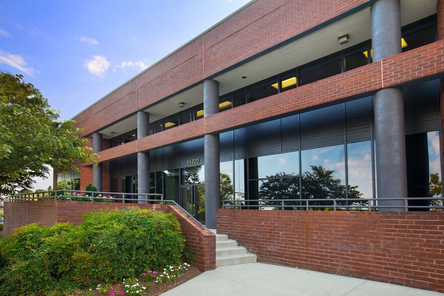 14320-14330 Sullyfield Cir, Chantilly, VA for lease - Building Photo - Image 1 of 2