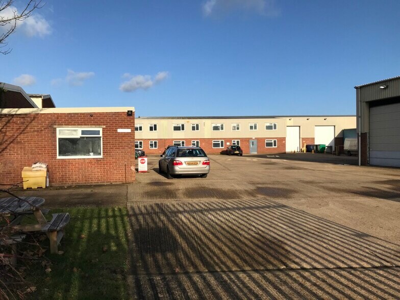 1 Borough Rd, Brackley for lease - Building Photo - Image 3 of 3