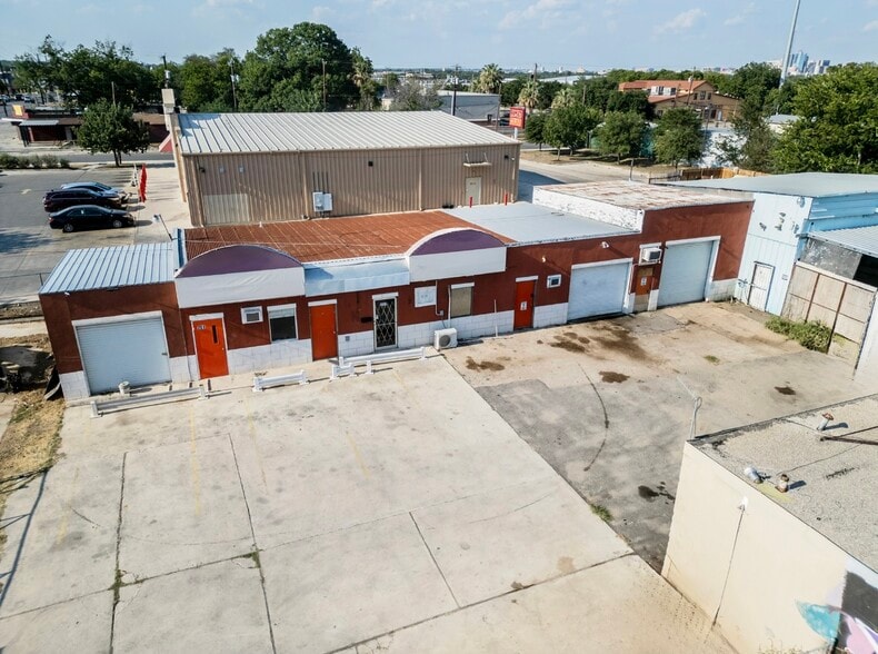 S Zarzamora Commercial Portfolio Sale portfolio of 2 properties for sale on LoopNet.com - Building Photo - Image 2 of 22