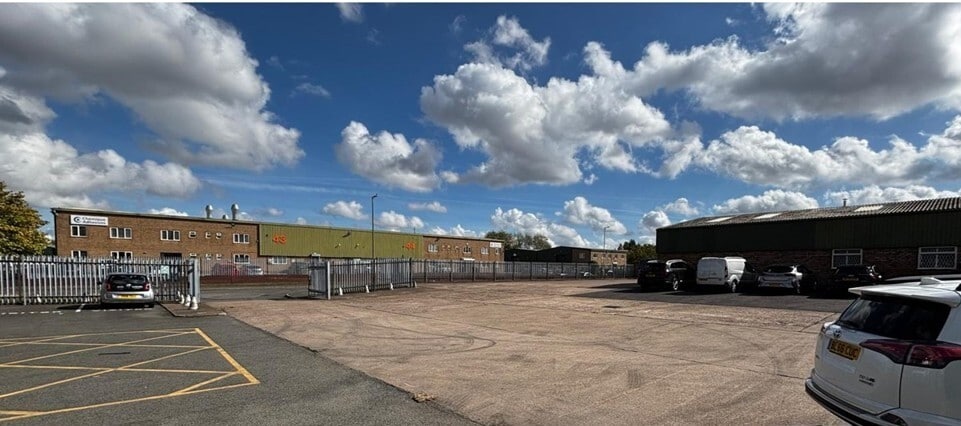 Empire Clos, Aldridge for lease - Building Photo - Image 2 of 5