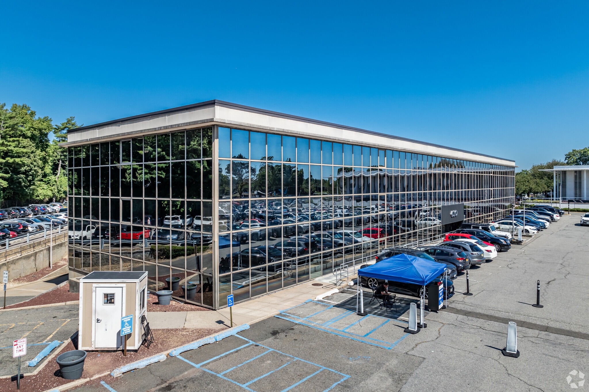 410 Lakeville Rd, Lake Success, NY for sale Primary Photo- Image 1 of 1