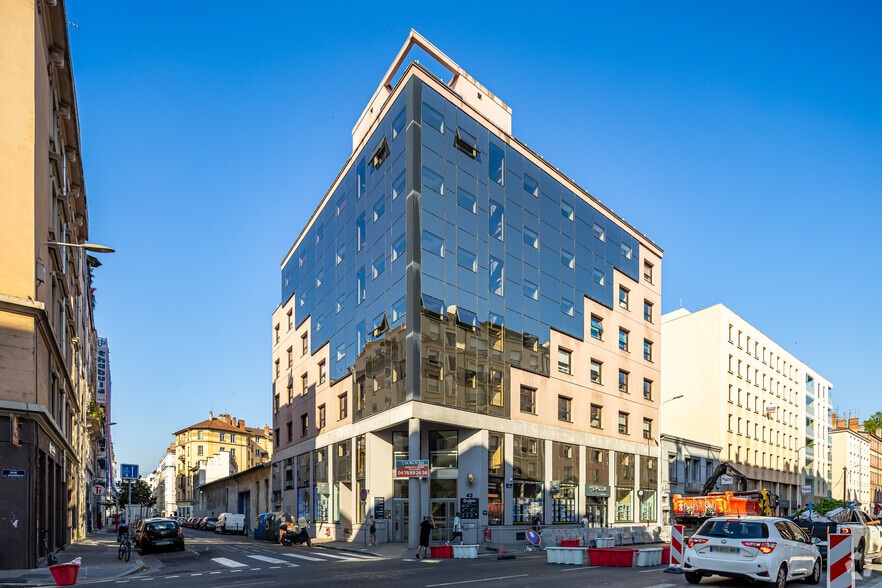 42 Rue De L'Universite, Lyon for sale - Primary Photo - Image 1 of 30