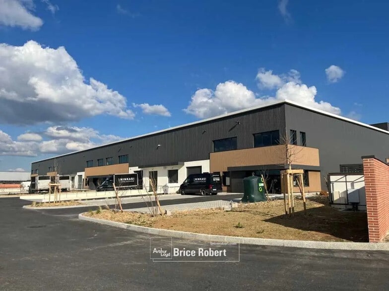 Office in Saint-Priest for lease - Building Photo - Image 1 of 10