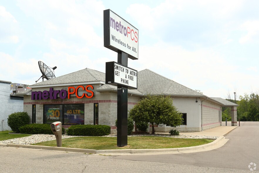 3423 Miller Rd, Flint, MI for lease - Primary Photo - Image 1 of 3