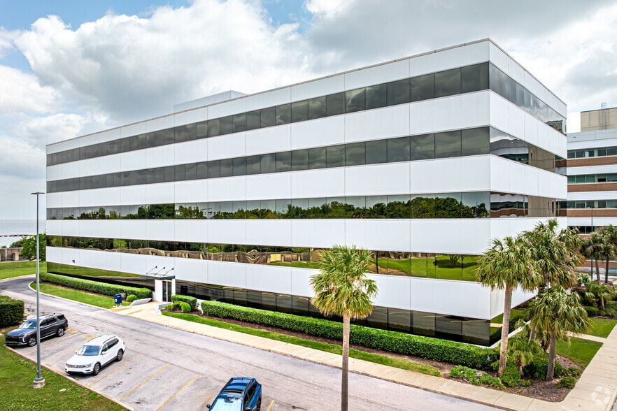 2021 Lakeshore Dr, New Orleans, LA for lease - Building Photo - Image 3 of 23