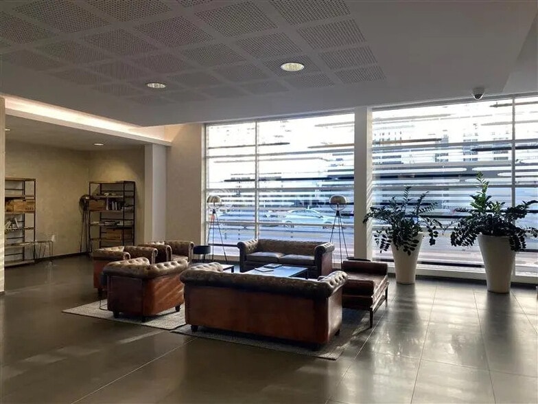 Office in Ivry-sur-Seine for lease - Building Photo - Image 2 of 9