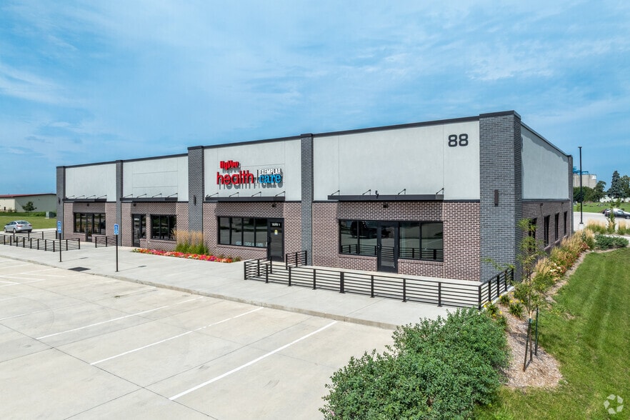 88 Paine Cir SE, Bondurant, IA for lease - Building Photo - Image 1 of 14