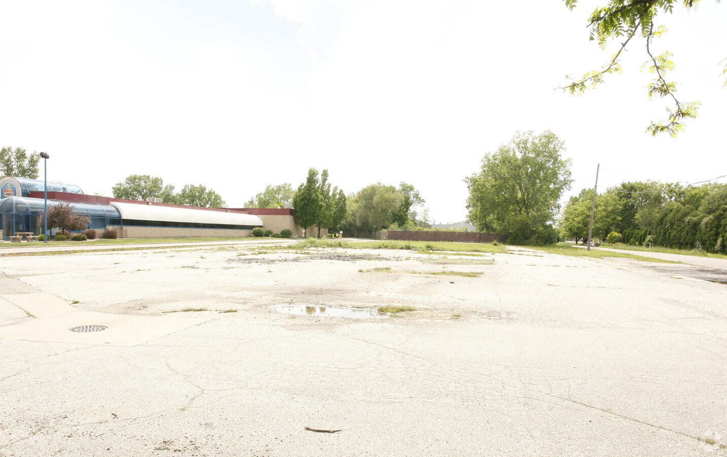 600 S Center Rd, Flint, MI 48506