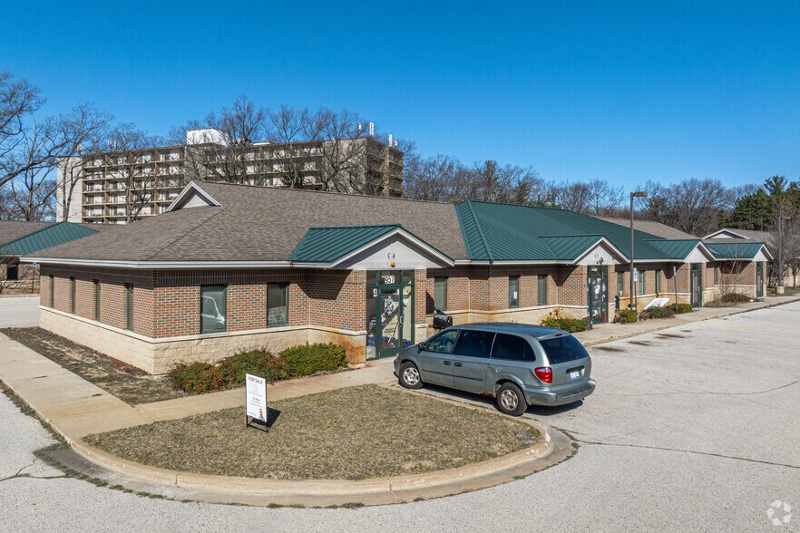 957 Brookhaven Ct, Muskegon, MI for sale - Primary Photo - Image 1 of 1