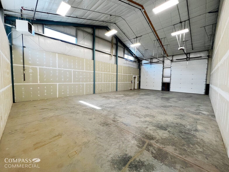 692 N Aylor Ct, Sisters, OR for lease - Interior Photo - Image 3 of 7